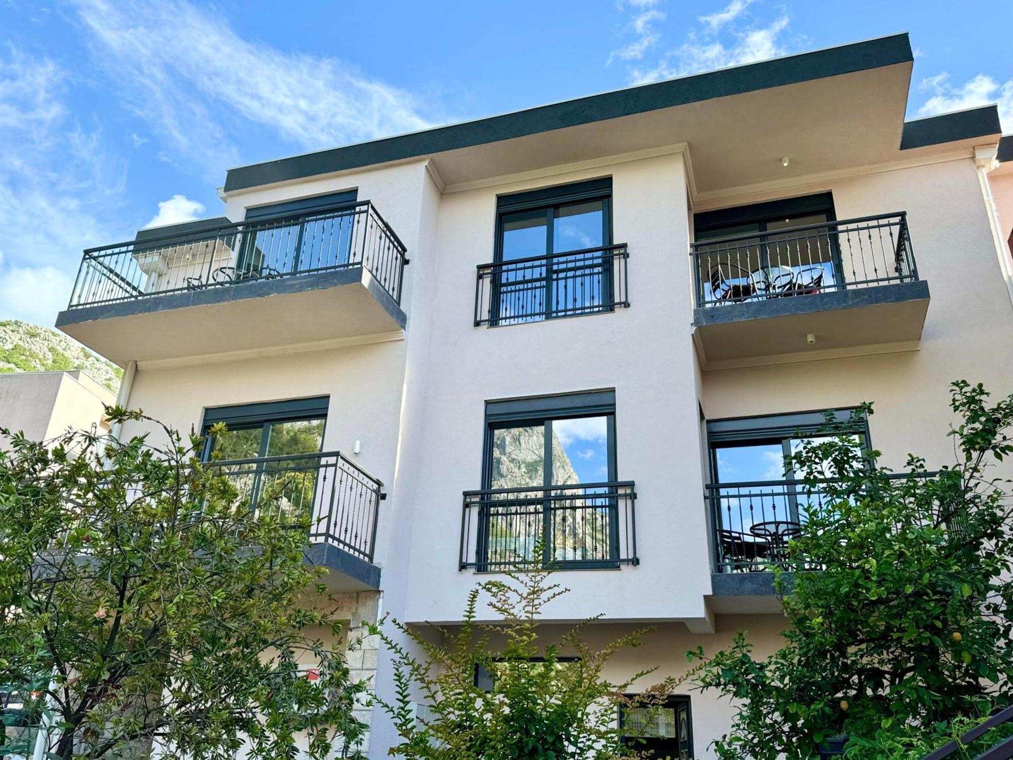 Harmony Garden Apartments Котор Екстер'єр фото