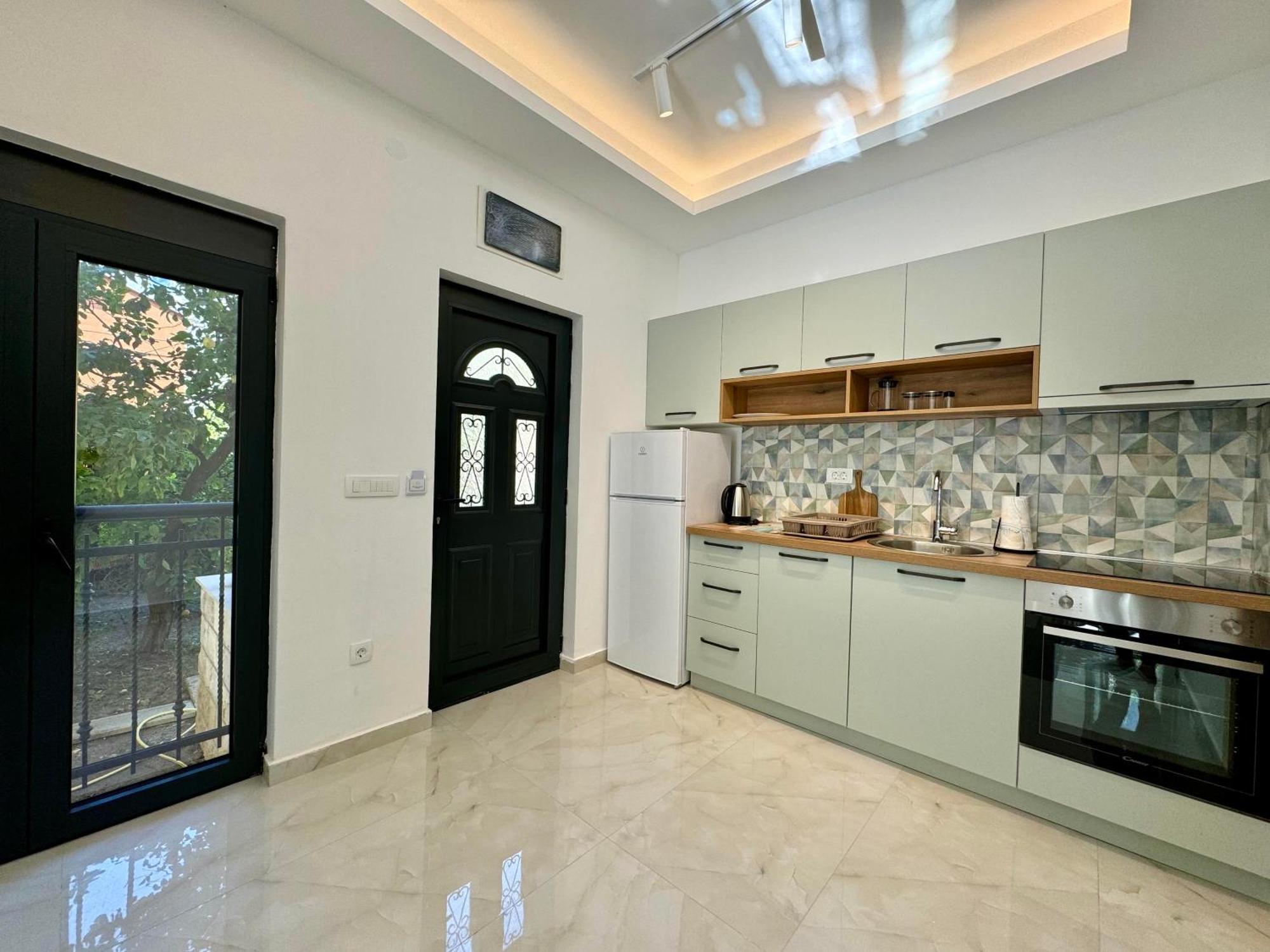 Harmony Garden Apartments Котор Екстер'єр фото